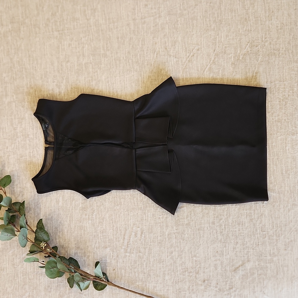 Stunning Black Guess Dress with Flattering Mesh and Peplum Design 💎